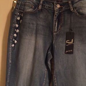 Earl New Denim Capris